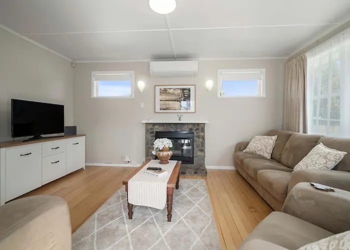 Holiday home Red Door 56 - Ride To The Redwoods Te Puia & Secret Spot Rotorua