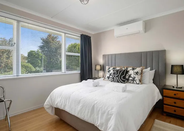 Holiday home Red Door 56 - Ride To The Redwoods Te Puia & Secret Spot *