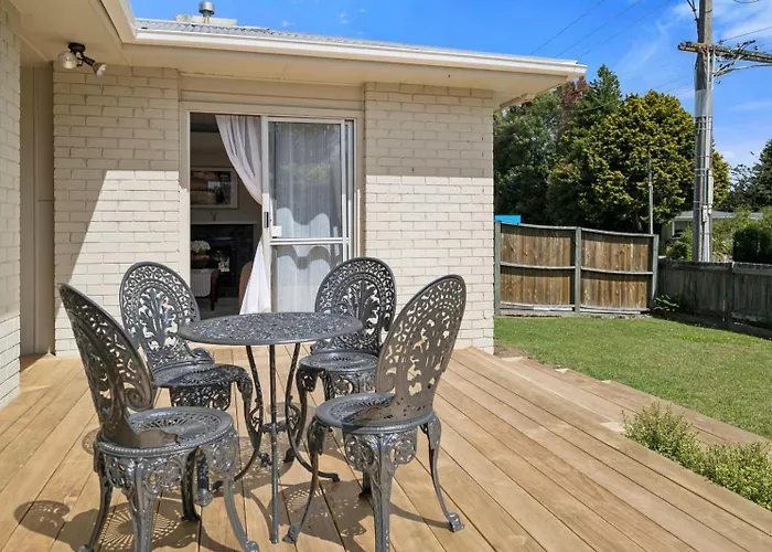 Holiday home Red Door 56 - Ride To The Redwoods Te Puia & Secret Spot