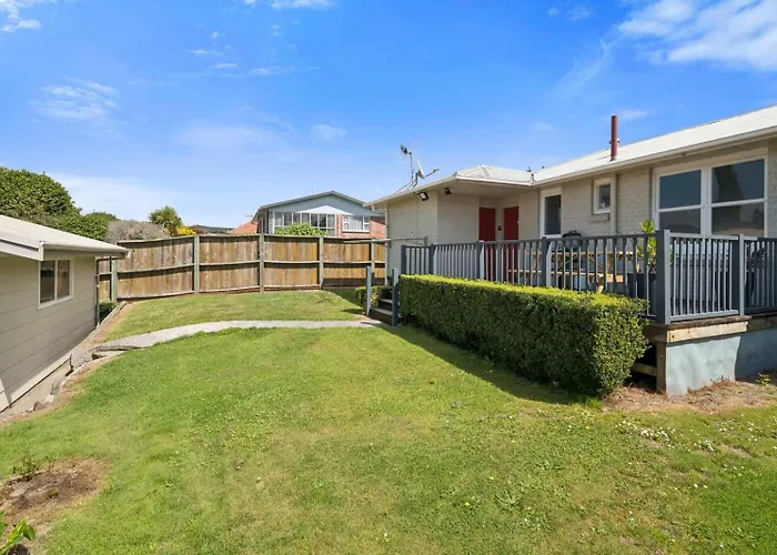 Holiday home Red Door 56 - Ride To The Redwoods Te Puia & Secret Spot *